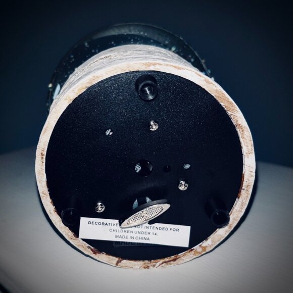 Musical Santa Snow Globe Christmas Santa on Skis NWT - Picture 4 of 5